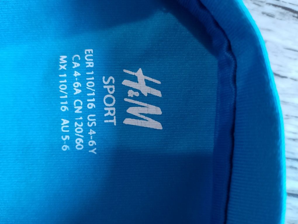 2 zestawy strojów sportowych r. 110/116