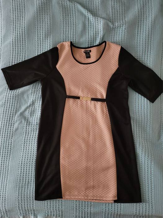 Sukienka czarno-beżowa Rouge plus size, pikowany przód, rękaw 3/4