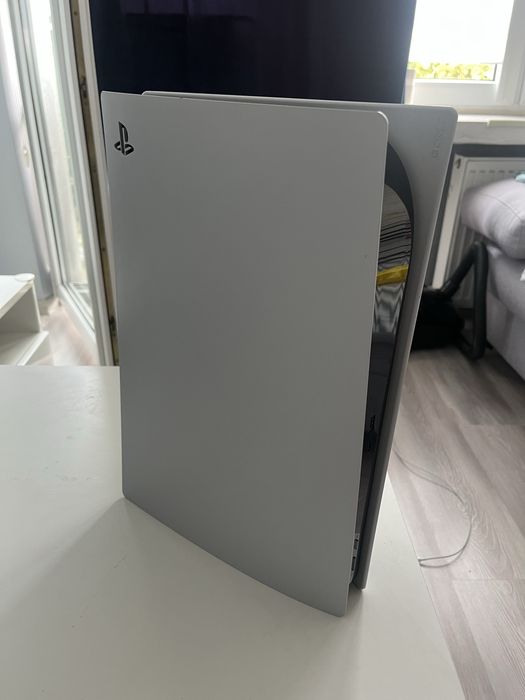 Playstation 5 +2 gry+2 pady
