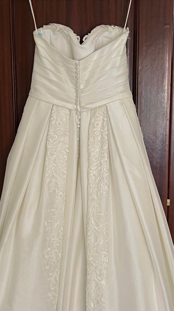 Vestido de Noiva + Véu — Oferta do Saiote!