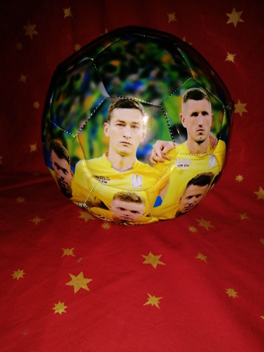 Футбольный мяч. Украина.