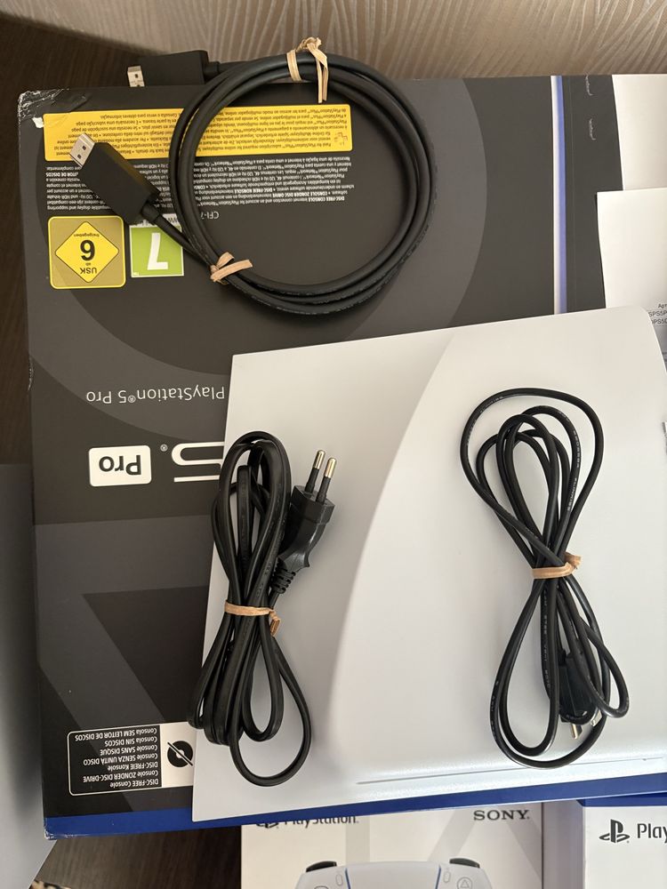 Sony Playstation 5 PRO (4 TB/Disk drive)
