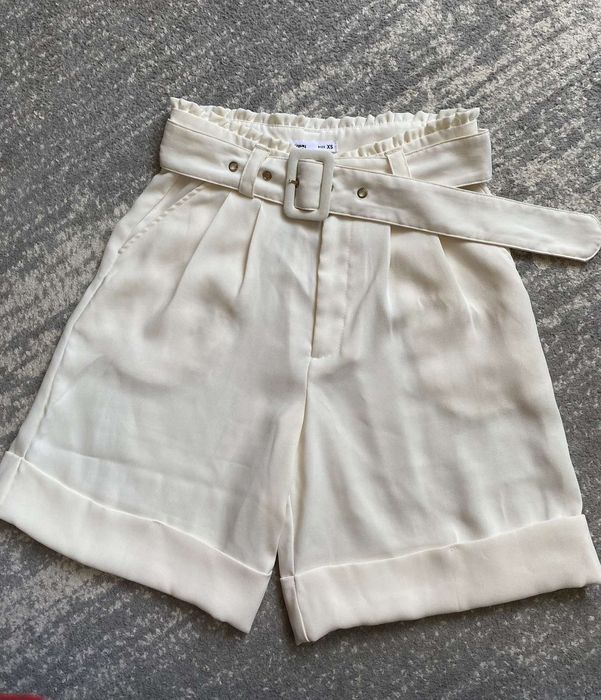 Шорти SinSay кремові з високою талією