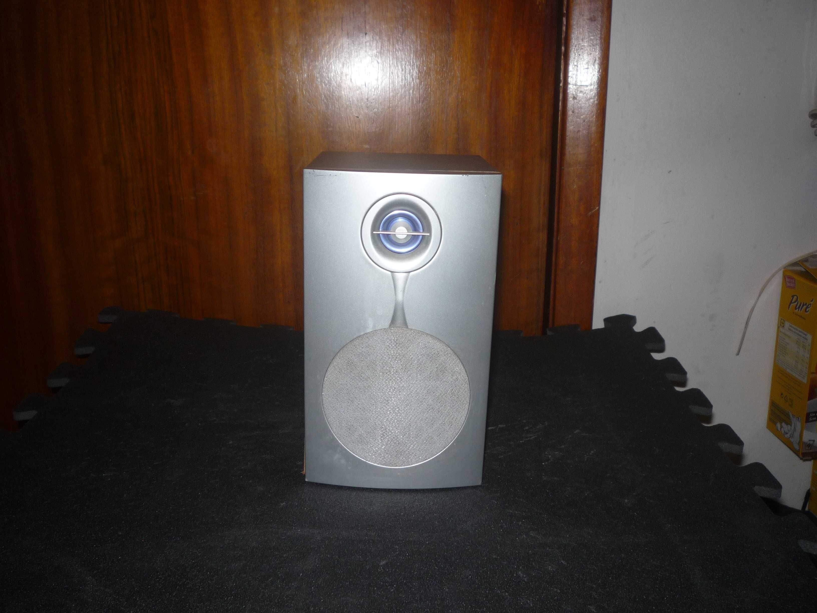 Quatro colunas 8 Ohm: 1 euro
