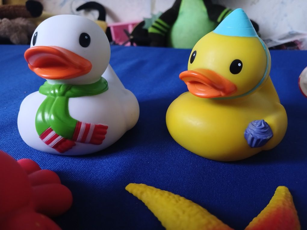 Набір іграшок для купання фірмові infantino.Уточка,каченя,краб,зірочка