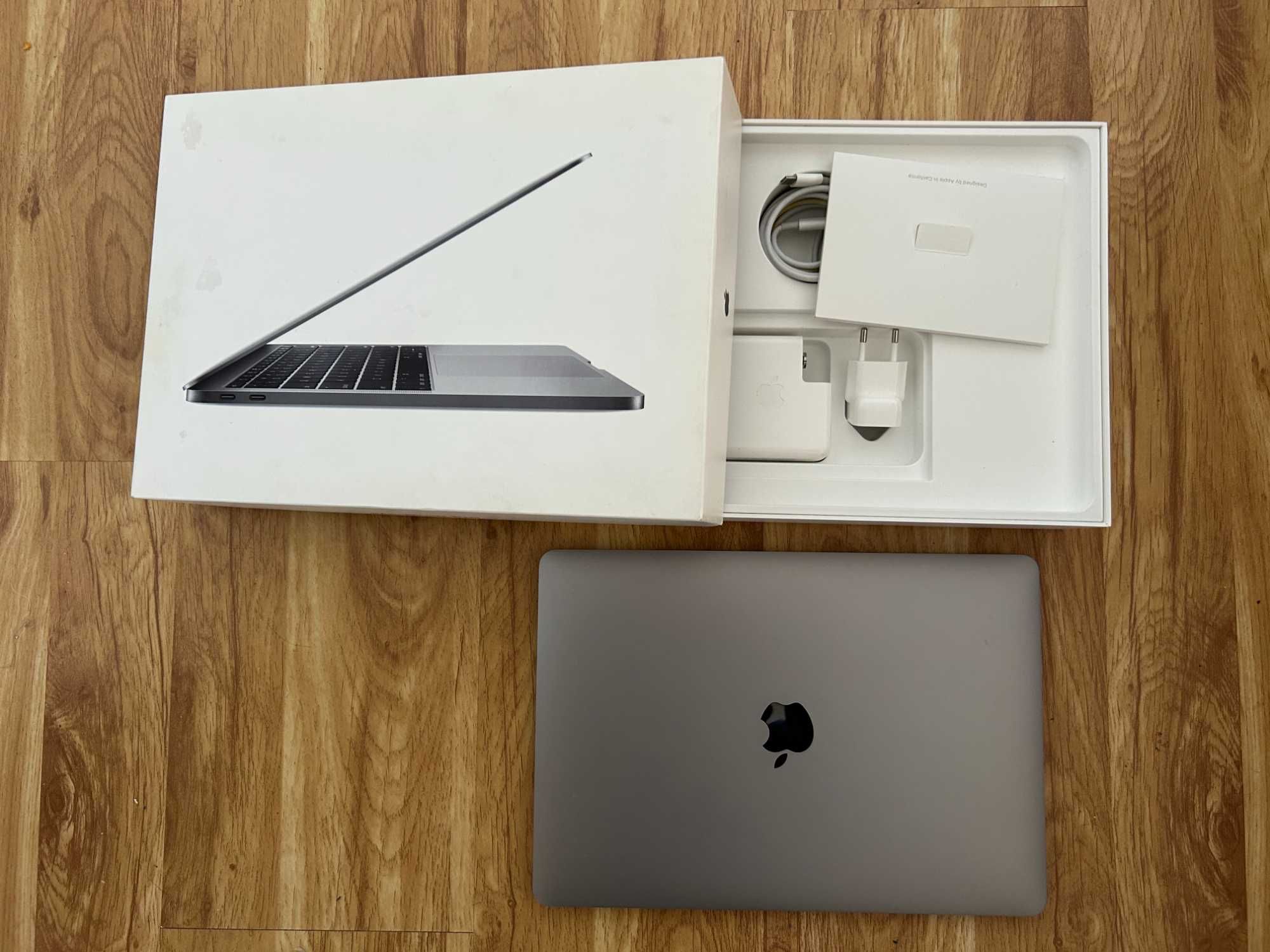 ІДЕАЛЬНИЙ Macbook PRO 13", 2017, 8/128/2 порти тандерболт, комплект