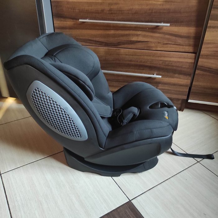 Fotelik samochodowy dla dzieci przedział wiekowy od 0-18 kg