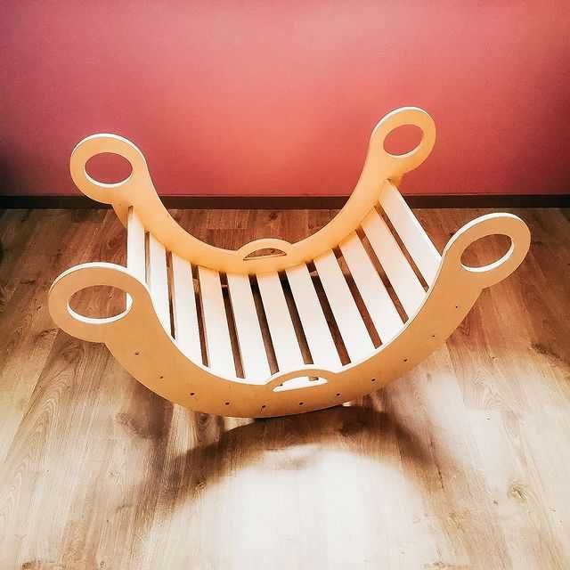 Zestaw bujak, stolik i krzesło. Montessori system
