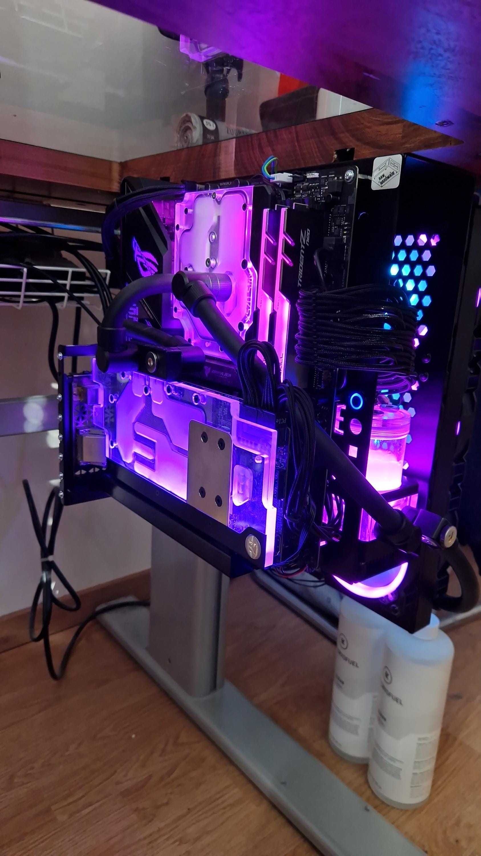 P-CASE 6 ATX + SFX , 2 x AIO 240 , 1 x HDD, 2 x SSD test bench,