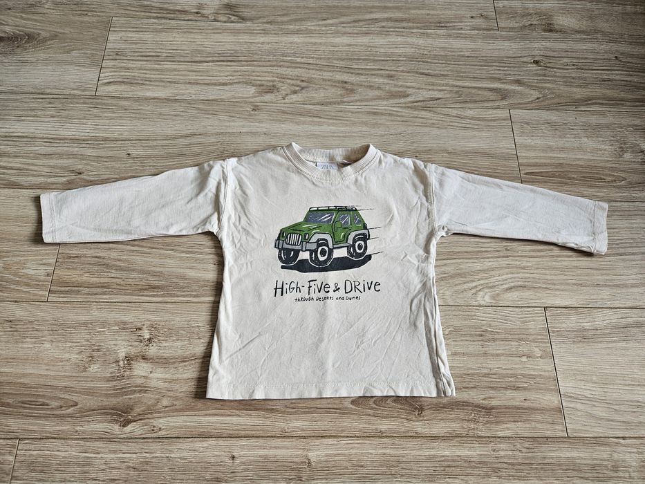 Bluzka Zara z autem samochodem Jeepem r86