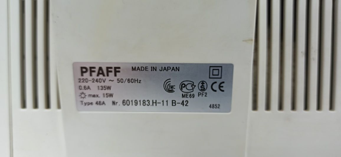 Коверлок Pfaff 4852