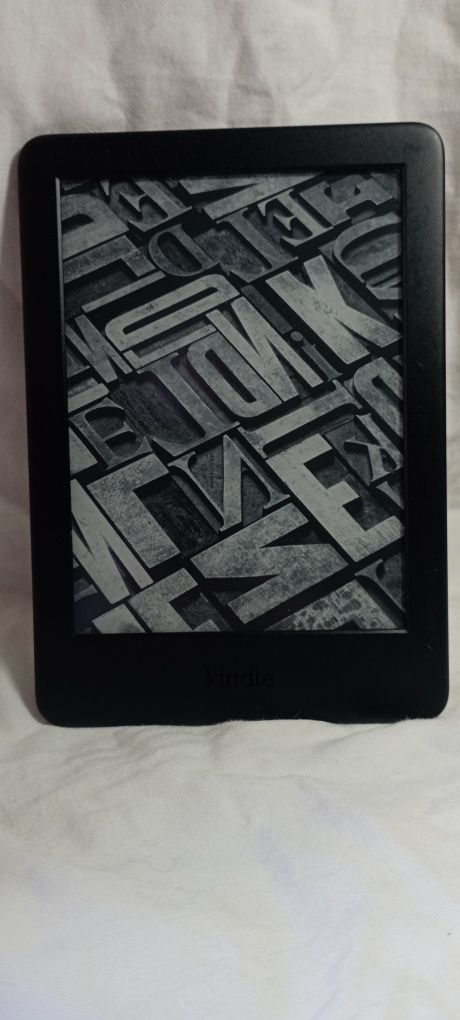 Електронна книга kindle 10th