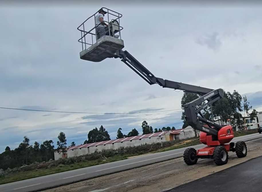 Vende-se plataforma articulada diesel 18m Manitou 180 ATJ