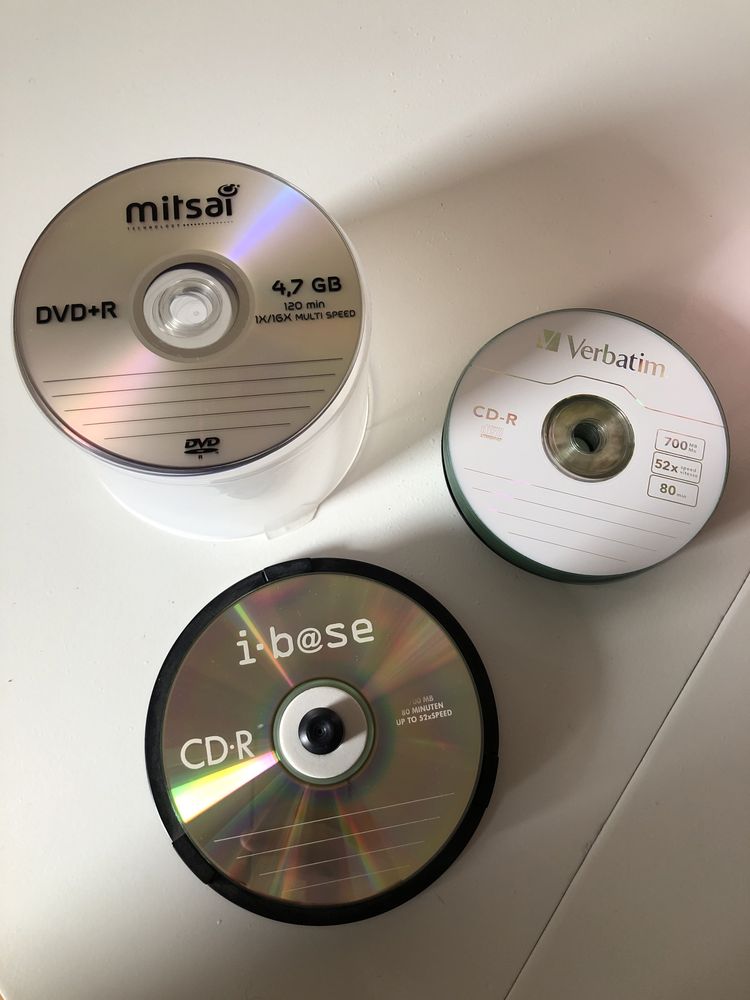 37 CD-R + 6 DVD-R
