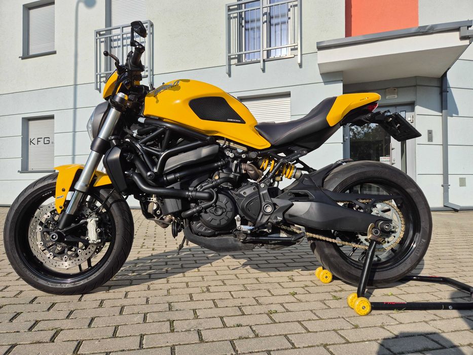 Ducati Monster 821, Salon Polska