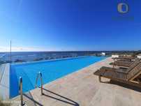Maravilhoso T2 com vista mar e piscinas (uma aquecida), box e lugar...
