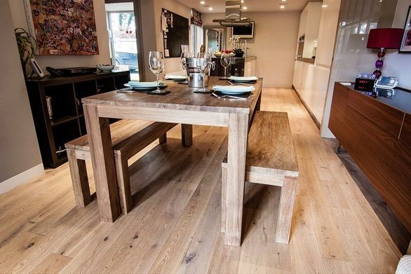 Conjunto Mesa de Jantar + Bancos