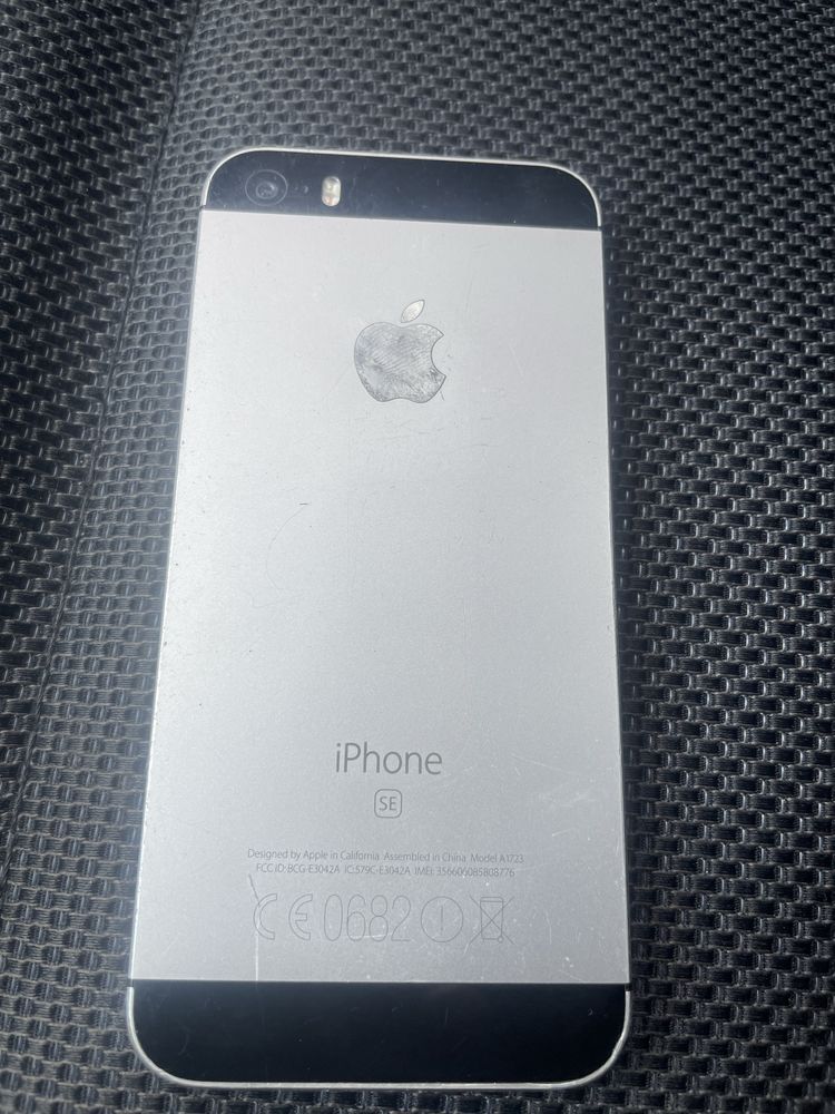 iPhone SE 64 гб