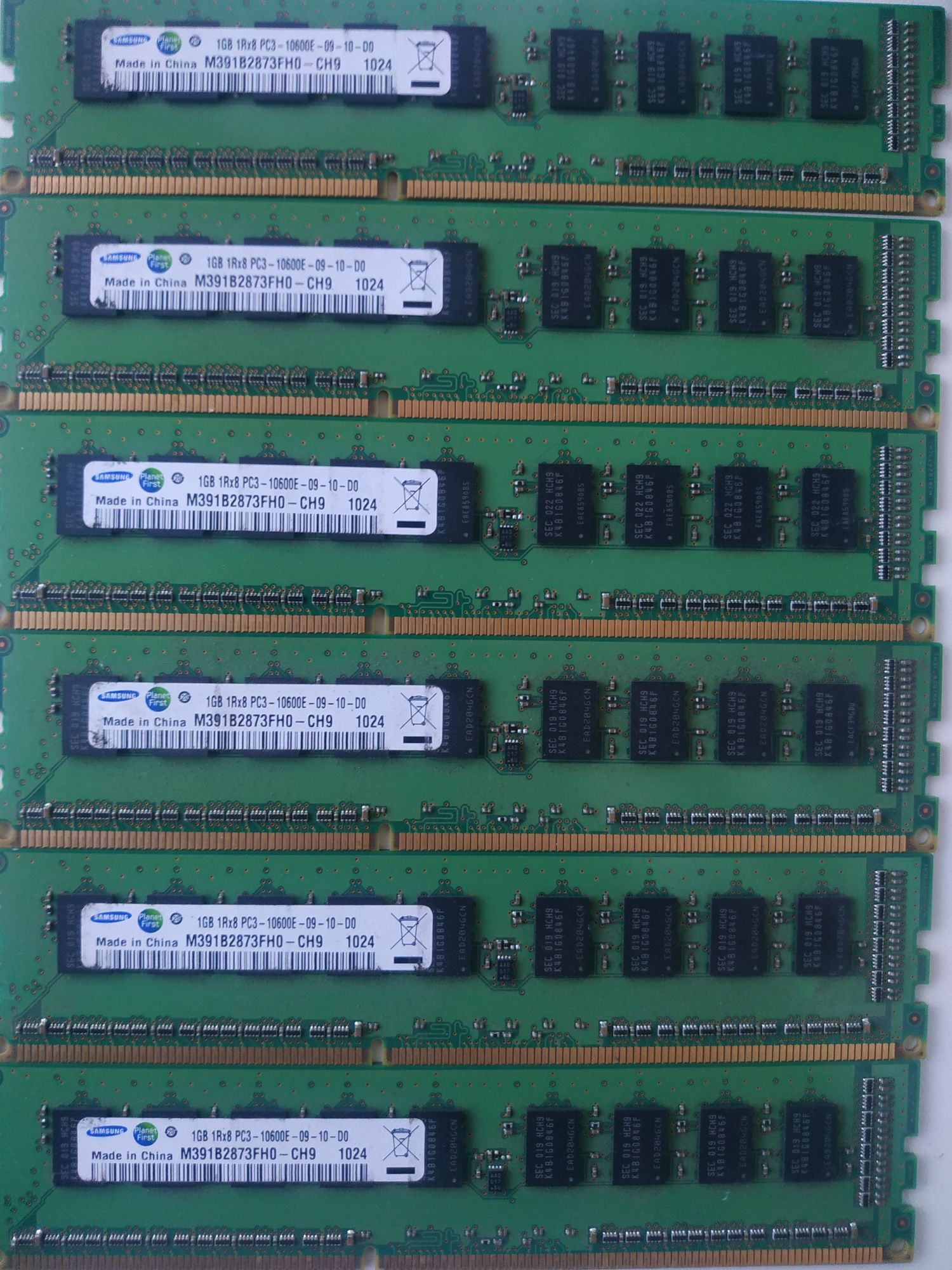 Серверная оперативная память SAMSUNG 1GB 1Rx8 DDR3 PC3-10600E