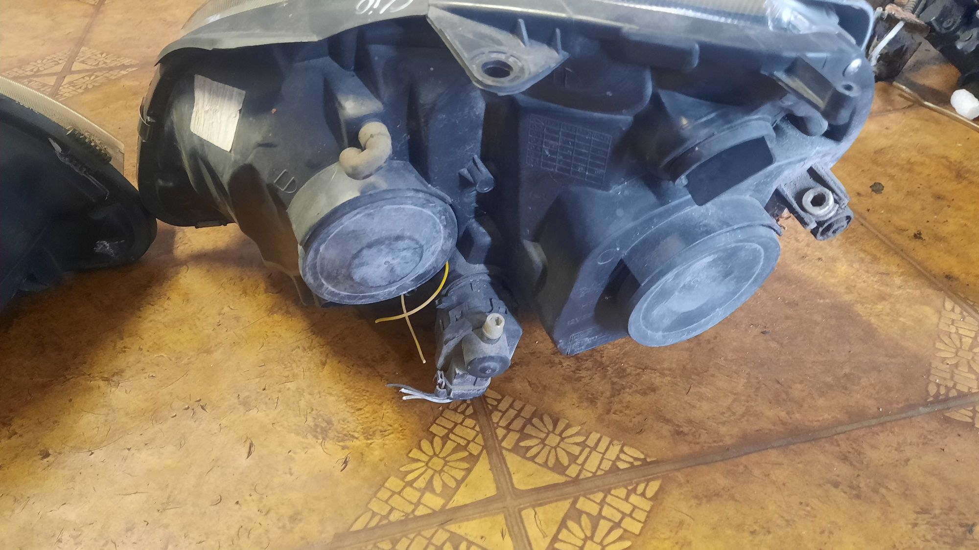 Lampa lampy przód lewa prawa Renault Clio 2005r
