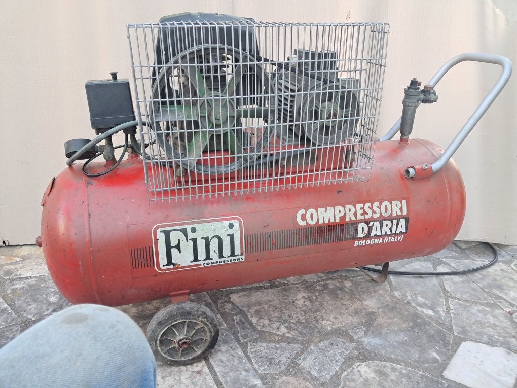 Compressor Fini 100 litros trifásico