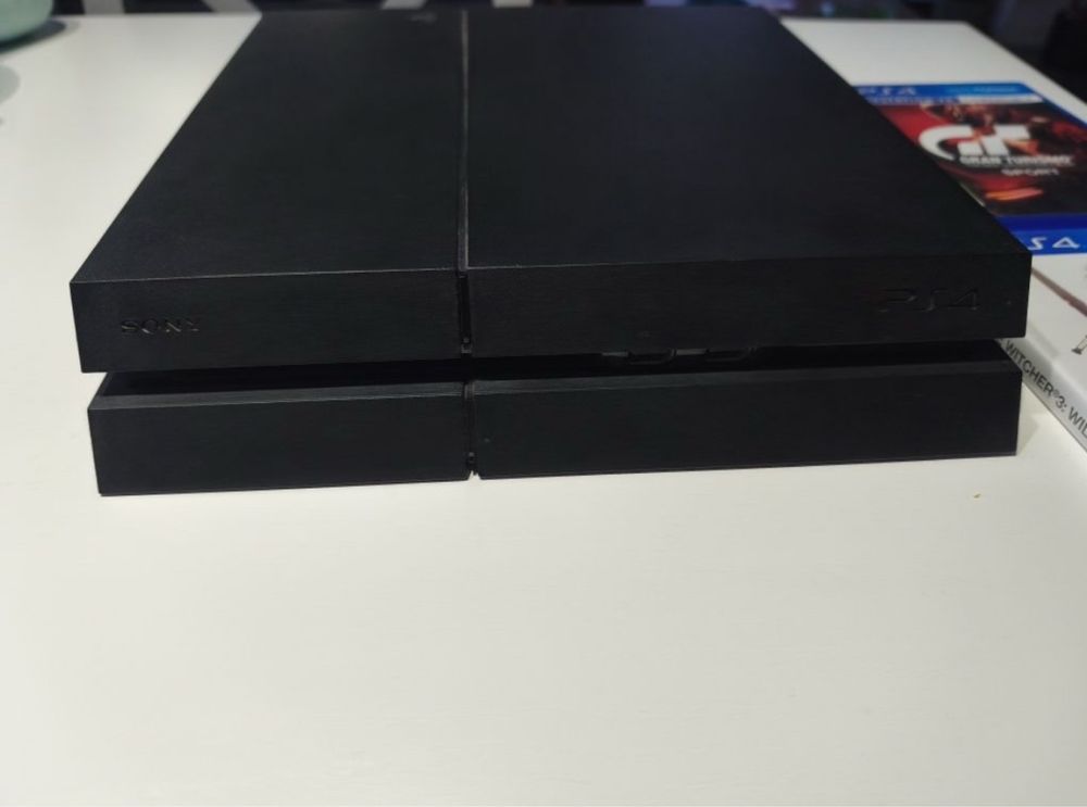 Ps4 500gb slim+pad z ladowarka+ 2 gry