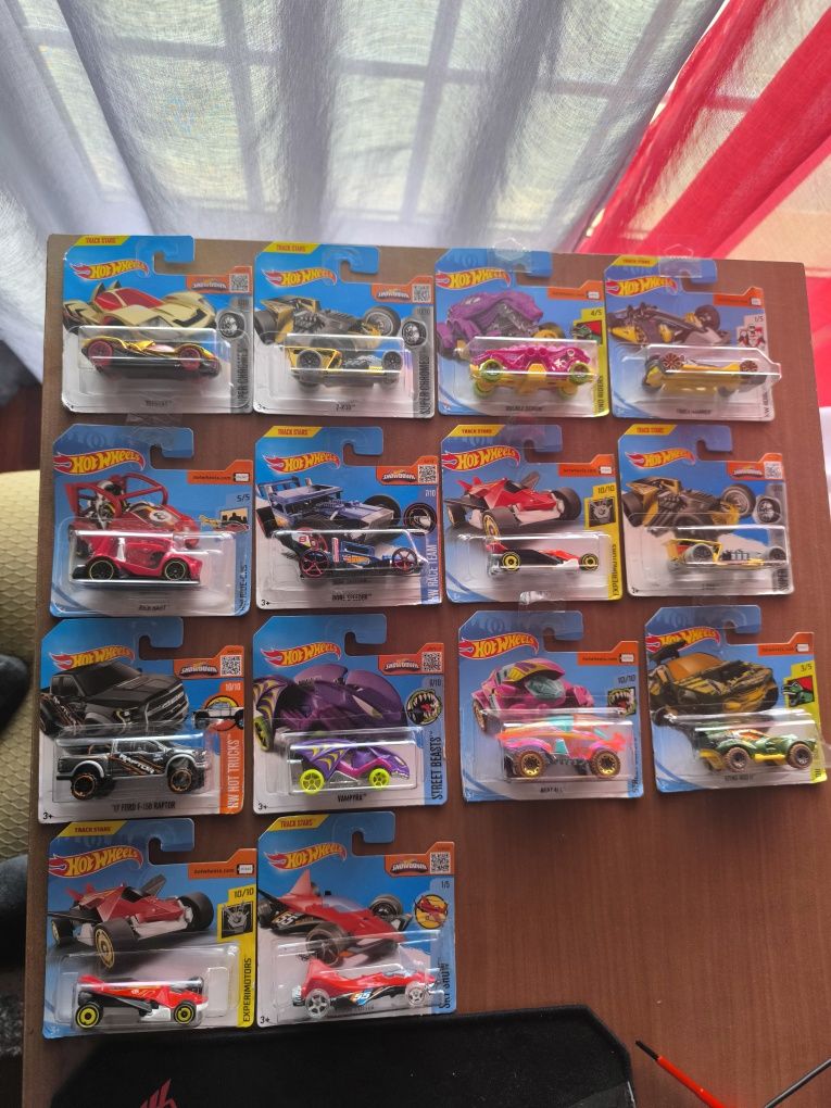 Lote de 11 carros hot wheels 2016/2018