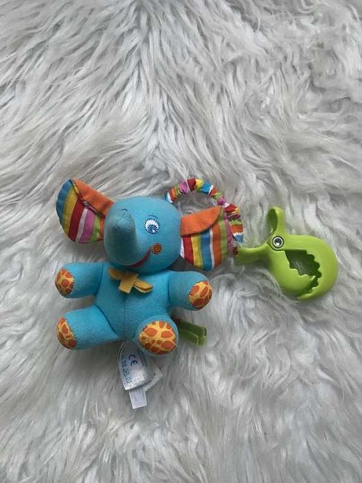 Niebieska maskotka zabawka do wózka zawieszka słonik Tiny Love