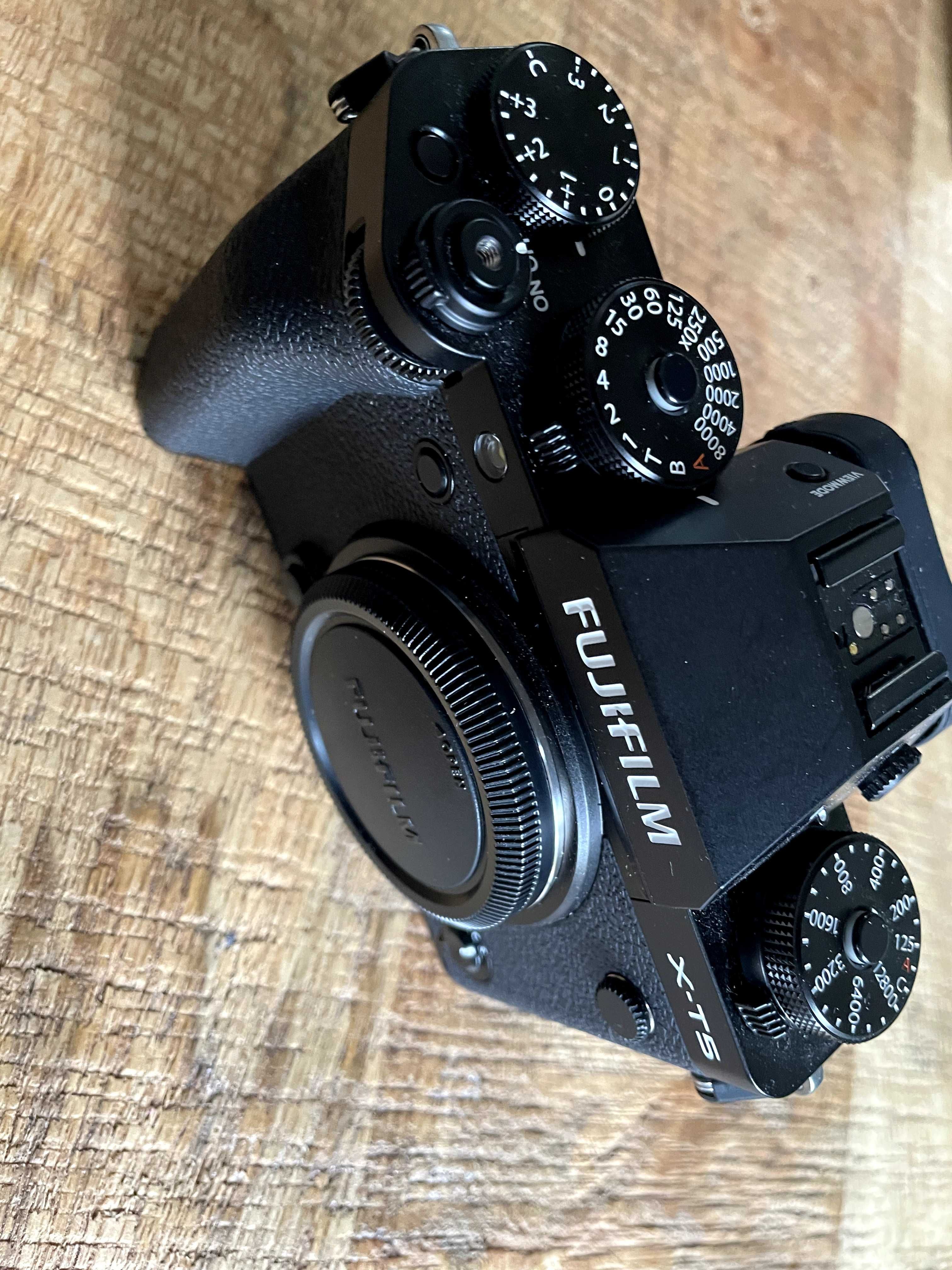 FujiFilm X-T5 przebieg migawki 255 zdjęć.