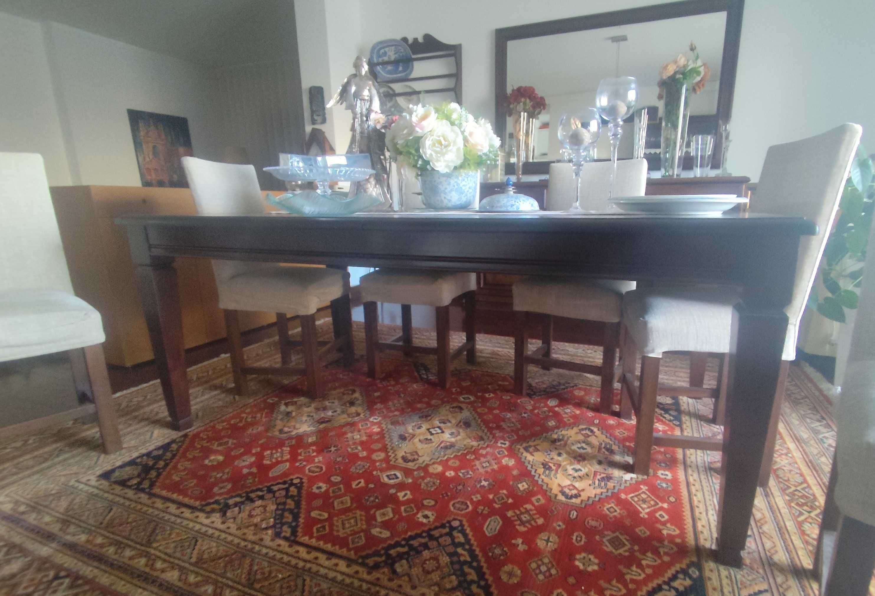 Mesa de sala de jantar e Espelho