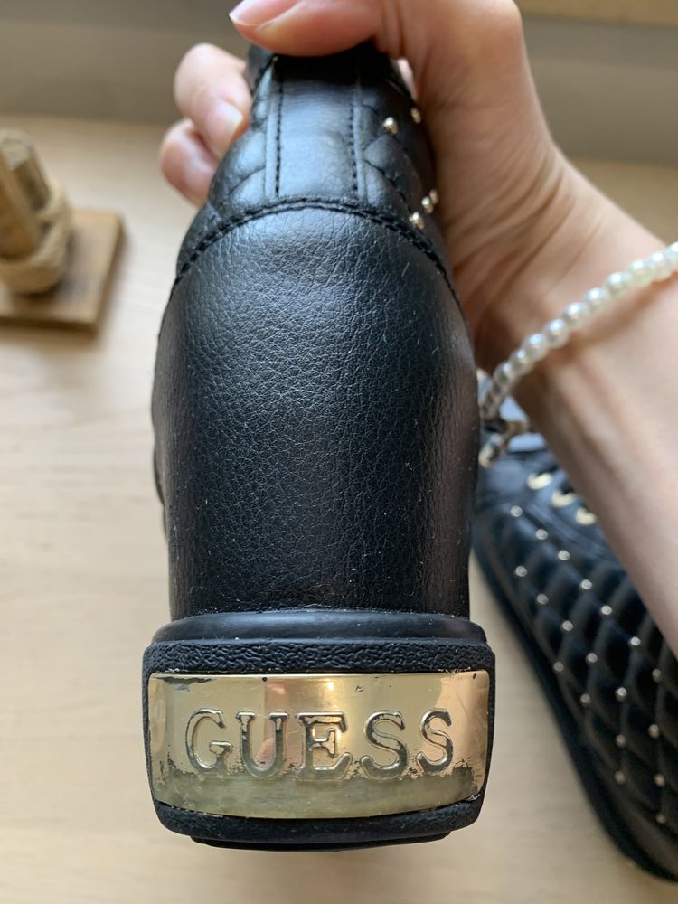 Tênis Guess com salto interno. Número 36