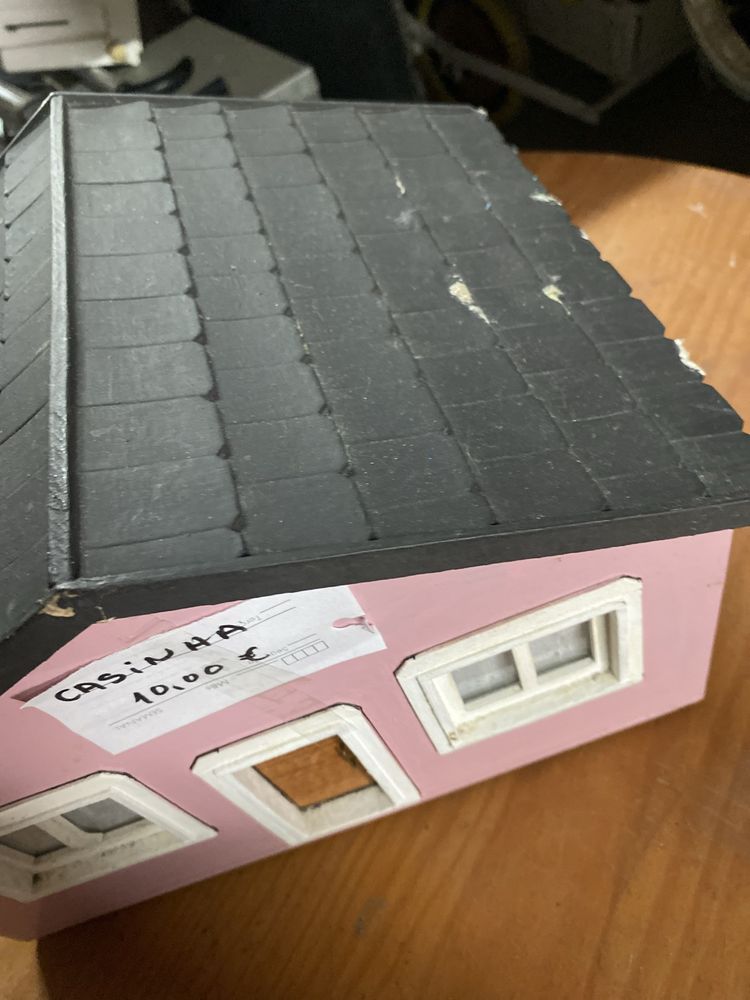 Candeeiro em Forma de Casinha Rosa – Peça Única