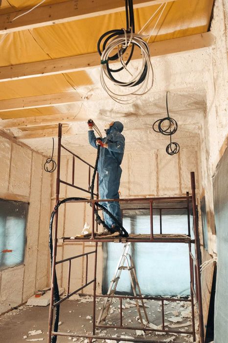 Piana Pur Ocieplenia poddaszy pianą poliuretanową Izolacje natryskowe.