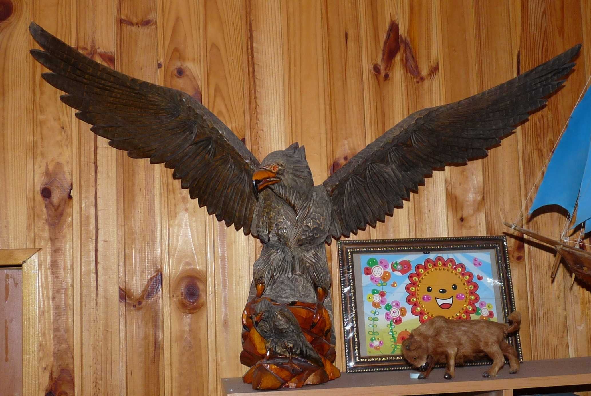 Статуэтка из дерева большой орел