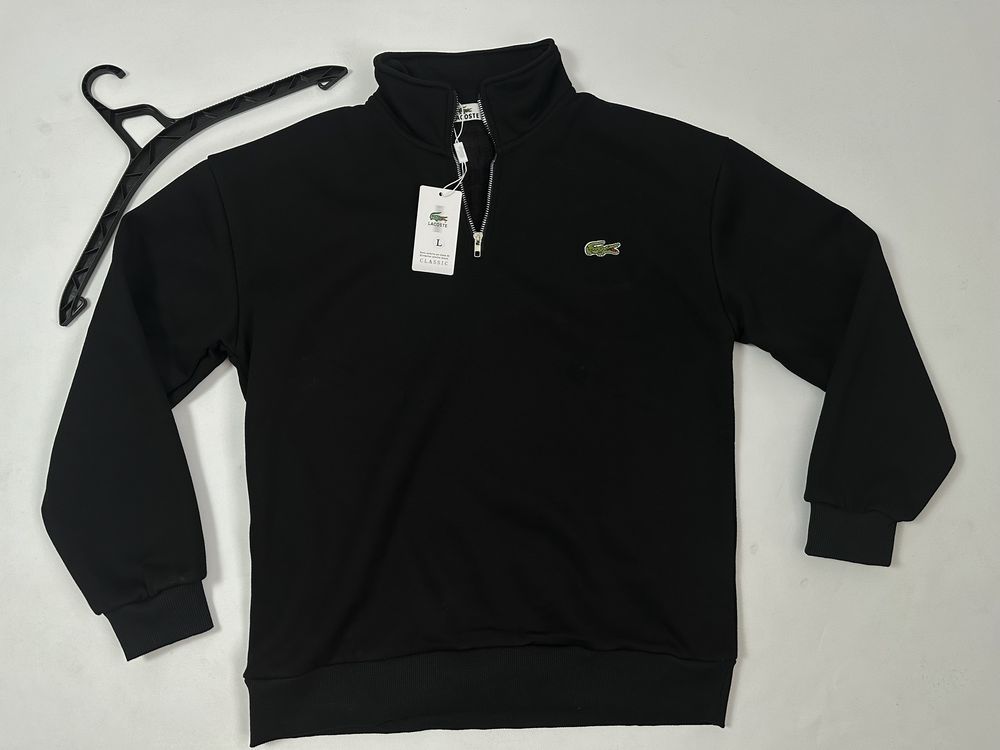 Lacoste 1/4 zip в чорному кольорі