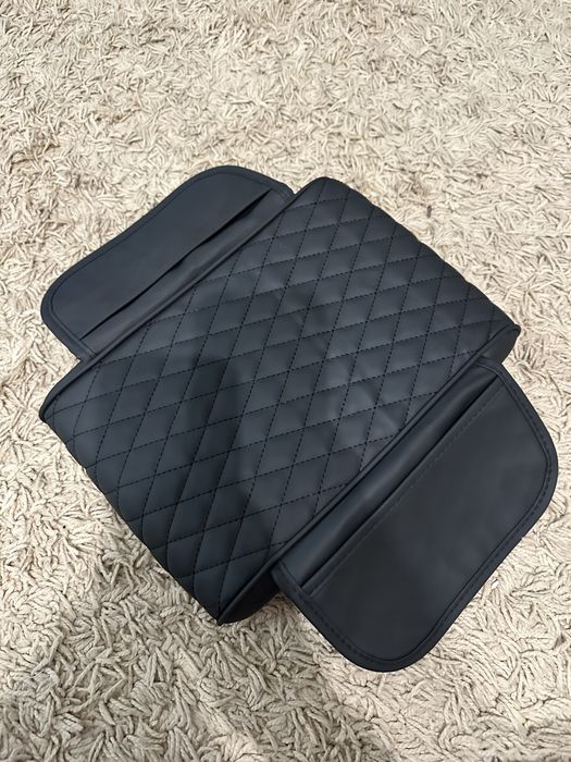 Підлокітник в авто