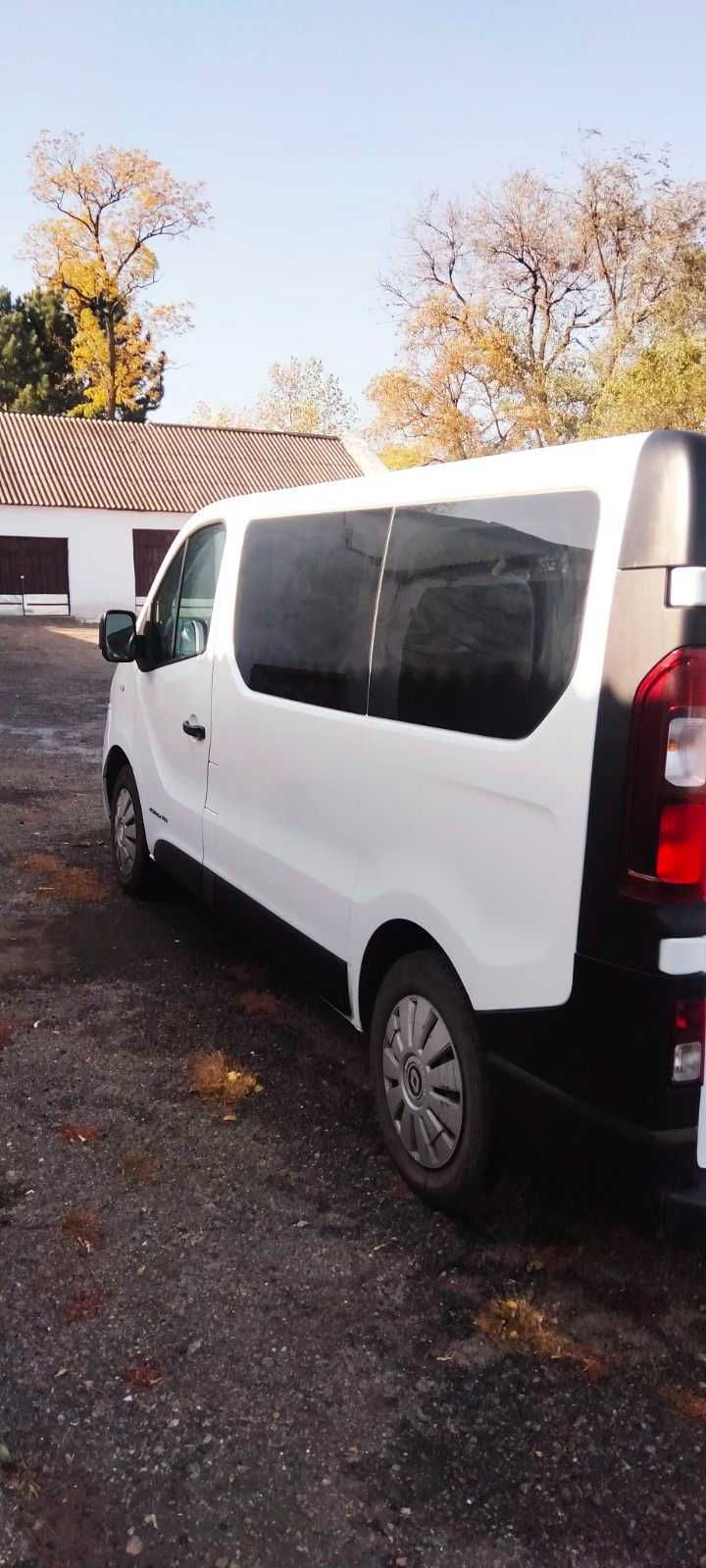 Продаю машину Renault Trafik