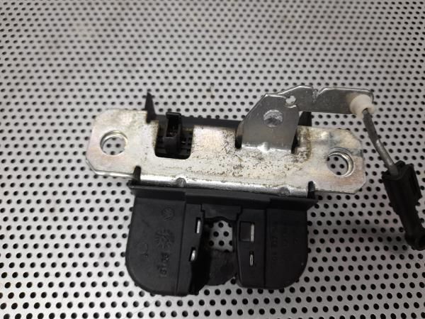 Fechadura / fecho da mala VOLKSWAGEN Polo (9N)