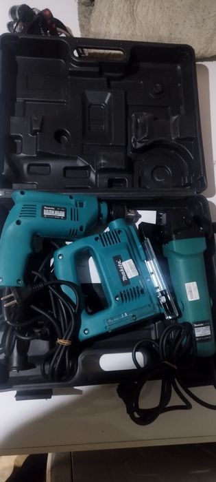 Дрель, электролобзик,болгарка
Электролобзик.
Угловая шлифовальная маш