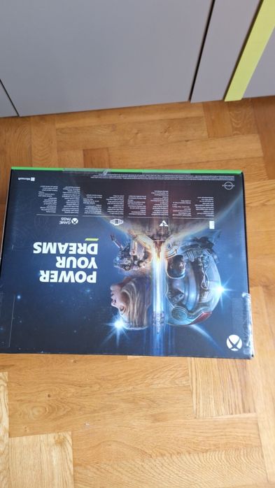 Xbox series x mało używane + gra minecraft jeszcze na gwarancji w