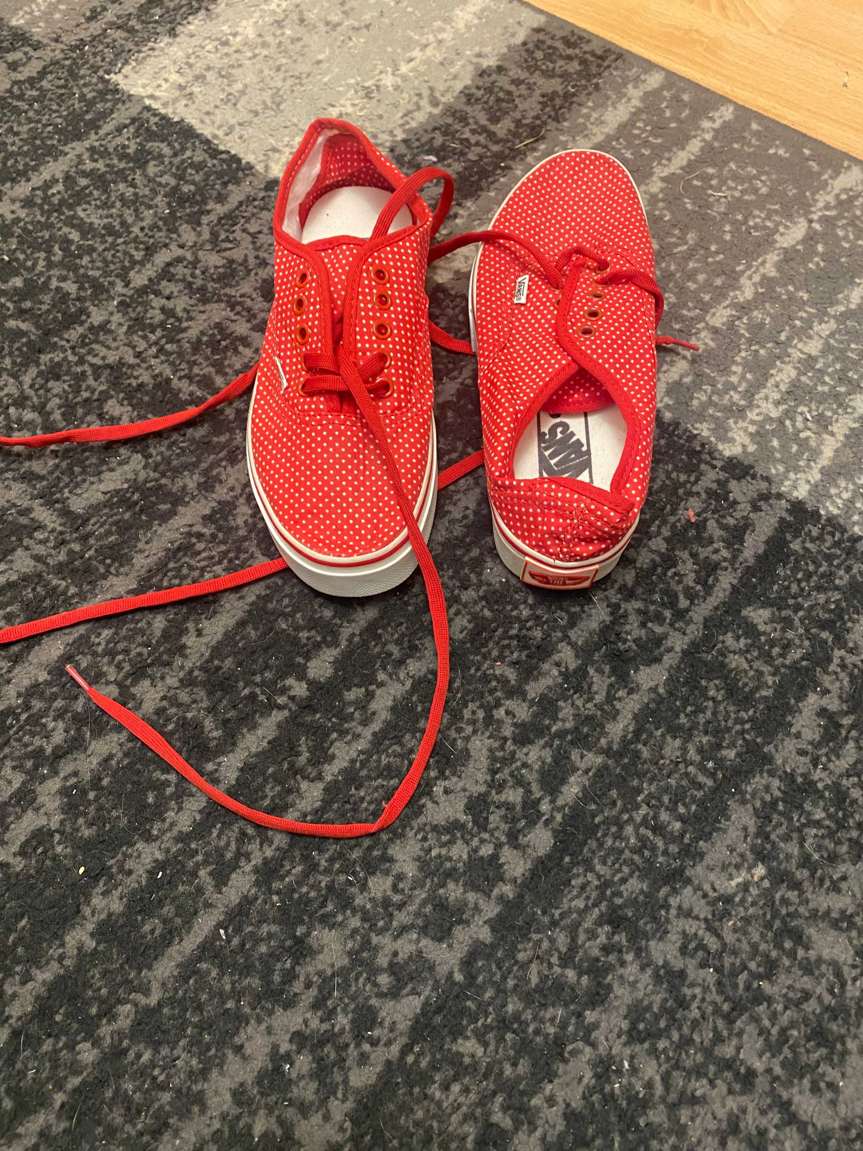 Tenisówki Vans czerwone w białe kropki
