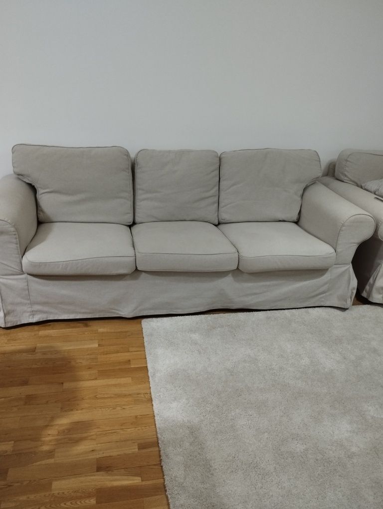 Vendo 2 sofás em muito bom estado, um de 3 lugares e outro de 2 lugare