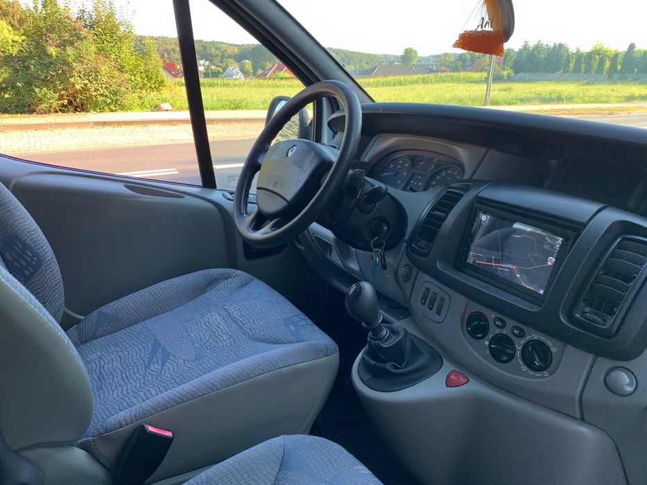 Wynajem /  busa Renault Traffic long 9-osobowy - tanio