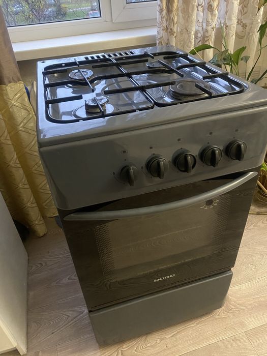 Продам газову плиту .