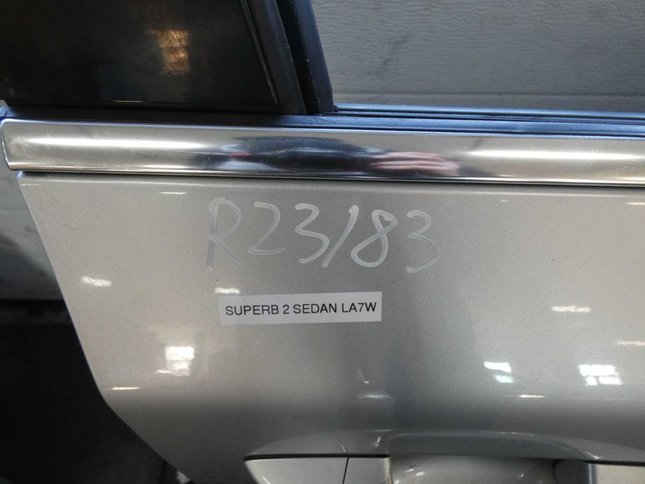 Drzwi prawy przód przednie Skoda SUPERB II LA7W RZ3/83 GORLICE