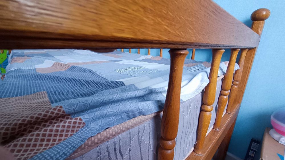 Продам ДВОЯРУСНЕ дитяче-підліткове ліжко, масив ДУБА
