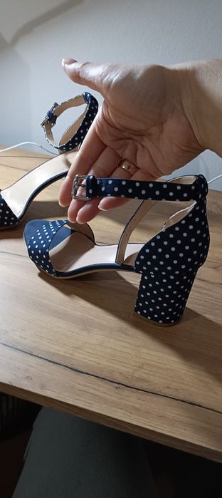 Босоніжки жіночі