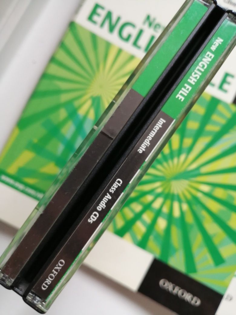 New English File Intermediate student's book, workbook, cd