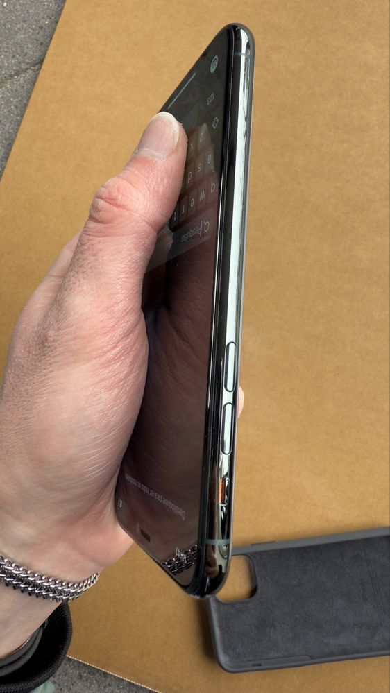 IPhone 11 Pro + Capa carregadora original