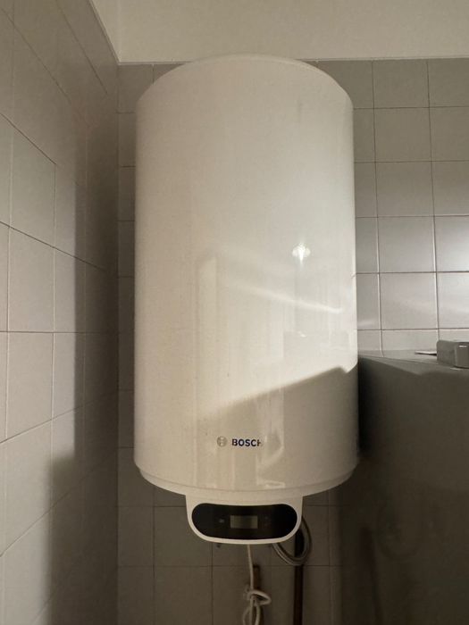 Termoacumulador Bosch, impecável, pouco usado.
